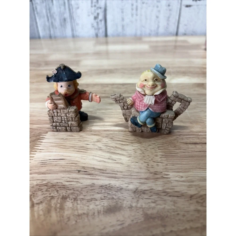 Vintage Humpty Dumpty Miniature Tea Set